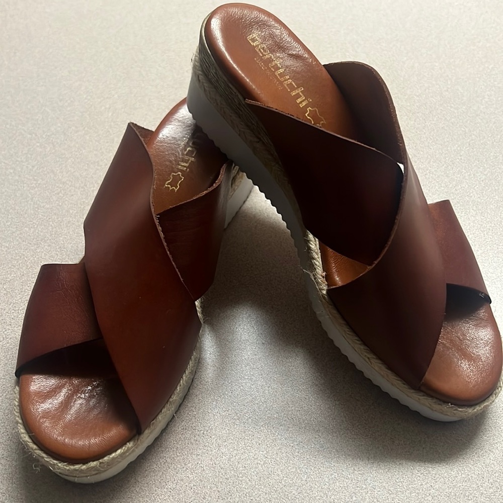 Bertuchi slip on sandals wedge leather